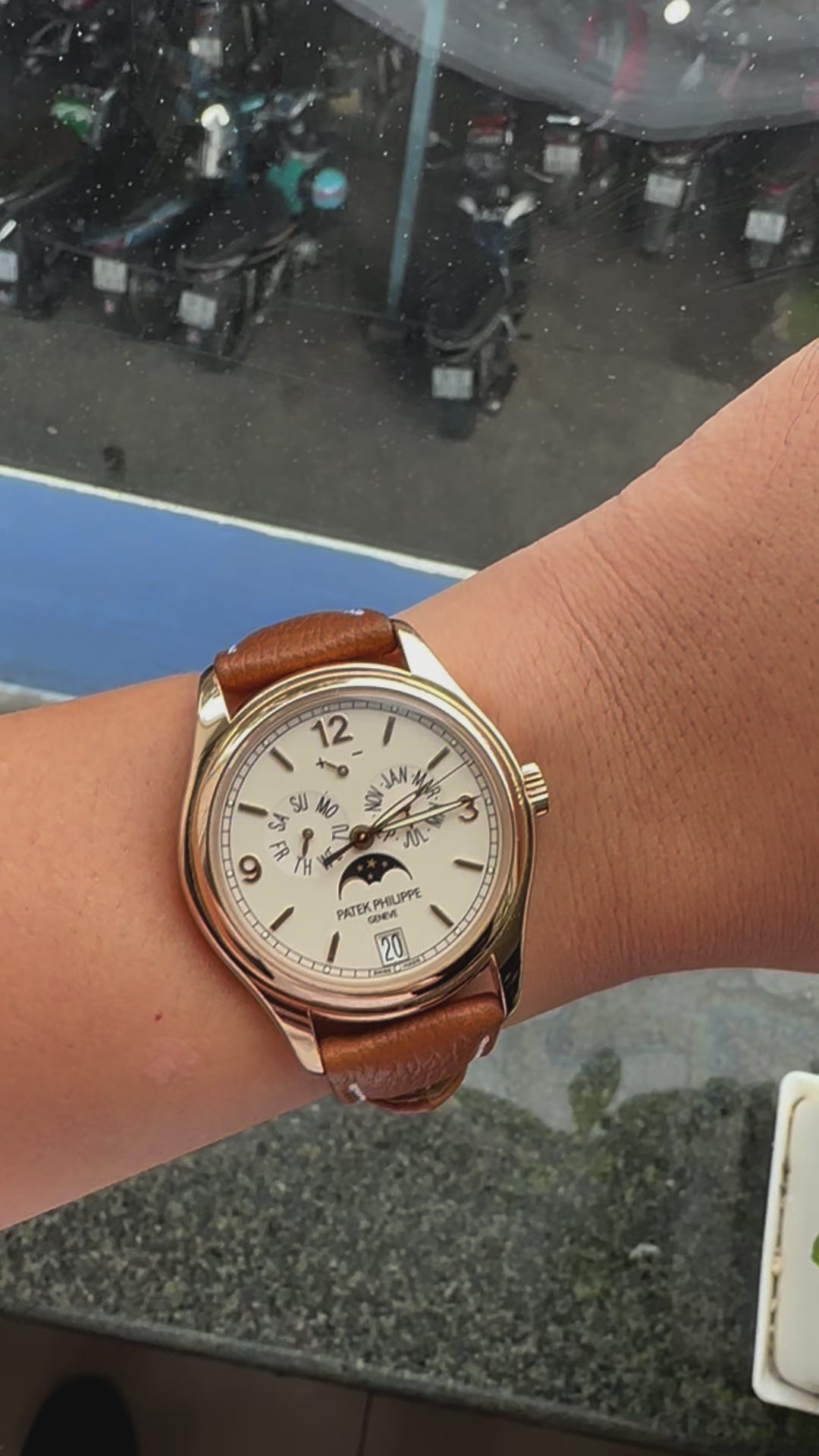 Load video: PATECK PHILIPPE STRAPS